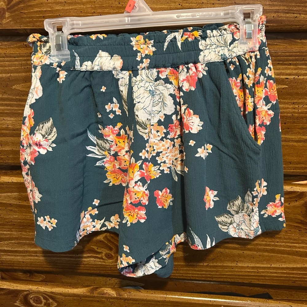 Angie Floral Shorts